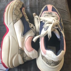 Gucci women shoes paid 900 at Beverly Hills mall wore  3 x. I will take 700obo